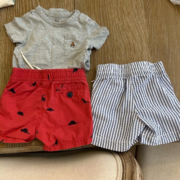 GAP Baby 6-12 mo — shorts x2 + play suit - Picture 4 of 5